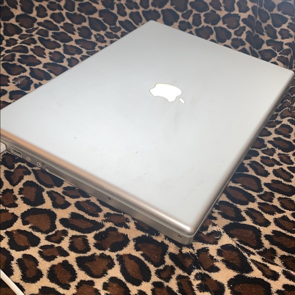 MacBook Pro 15 inch Core Duo Silver - Picture 3 of 12